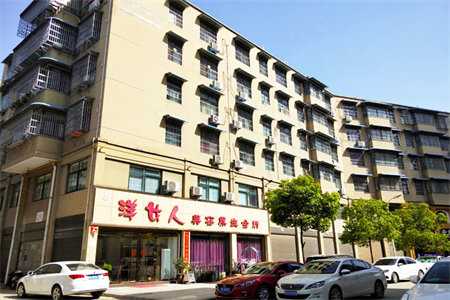 和美苑精装小套三88平带附房，带阁楼，全明户型。西郊学校。